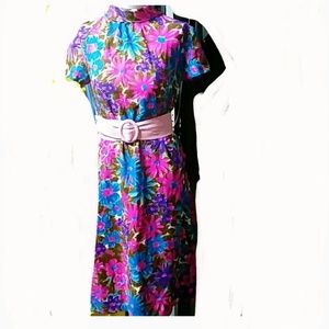 Super cute 70s dress